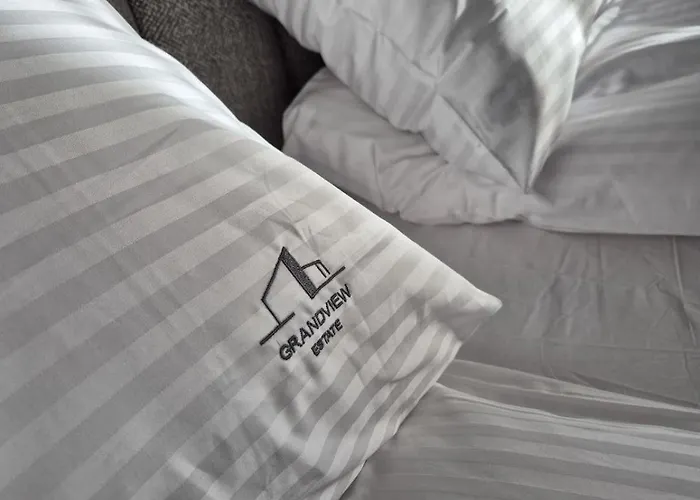 Apartment Luxury Brabank Amber Fitness, Sauna & Parking By Grandview *